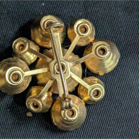 Vintage Emerald Green Rhinestone Cluster Brooch Pin Gold Tone Metal - Picture 3 of 5